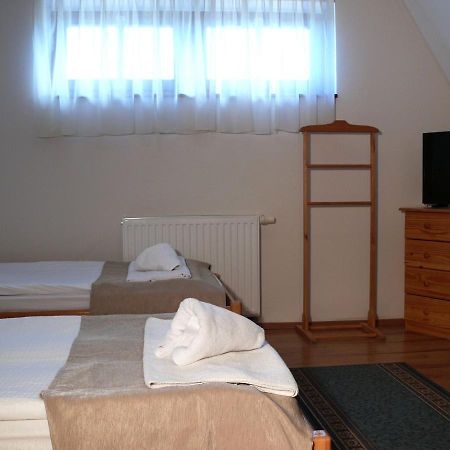 Bed and Breakfast Kádárta Vendéglő Panzió à Veszprém Extérieur photo